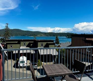 Sooke House | Sooke Harbour Townhouse - Waterfront 2-Bed Rental