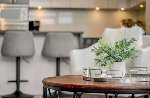 Downtown Victoria Apartment | Sophisticated Executive Suite