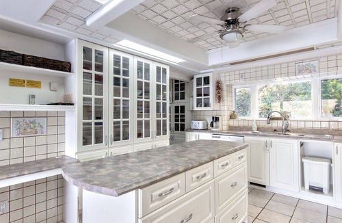 Lac-McGregor House | Sought Secluded Lakefront Villa near Ottawa/Edelweiss Valley Resort.