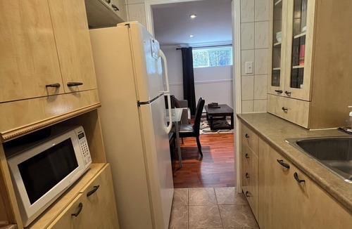 Mirabel Apartment | Sous-sol complet privé SDB, coin repas, Domaine Vert-Sud, Mirabel