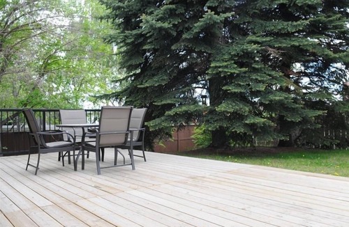 Willow Park House | South Central 2000SF 5 Bedroom house, 5-10 mins Walk to Grocery, C-Train