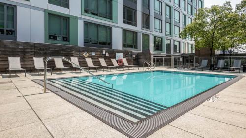 Shawmut Apartment | South End Family Apartment with Pool Gym & Downtown Yay