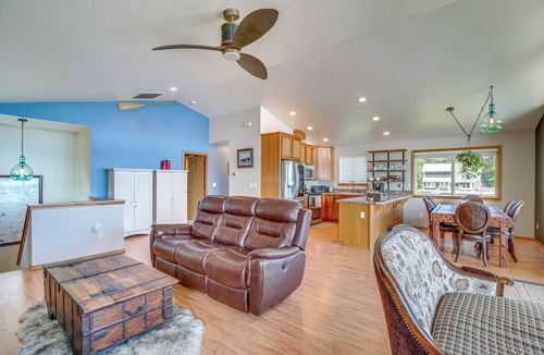 Lakebay House | South-Facing Herron Island Retreat w/Sound Views!