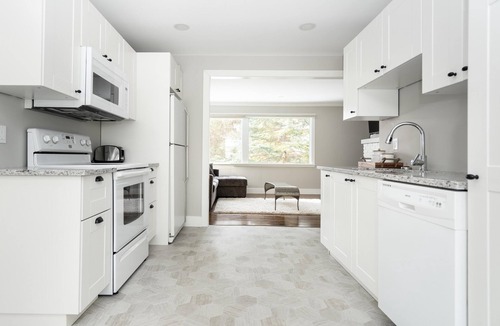 Fort Gary House | South Wpg Wildwood Park+ Entire 2BR 1.5BATH(52)