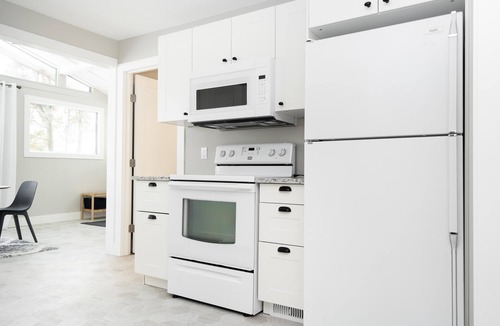 Fort Gary House | South Wpg Wildwood Park+ Entire 2BR 1.5BATH(52)
