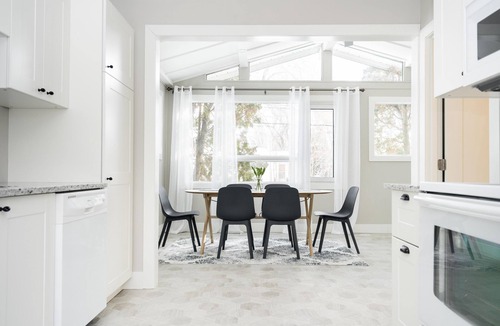 Fort Gary House | South Wpg Wildwood Park+ Entire 2BR 1.5BATH(52)