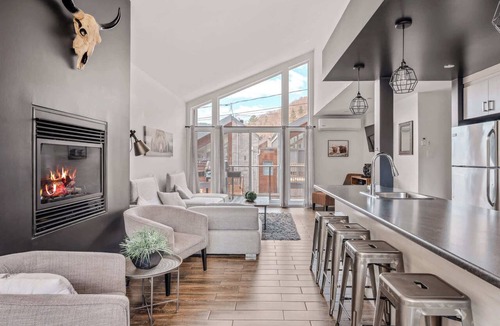 Stoneham Apartment | Spa & Foosball Table | Le Floriska