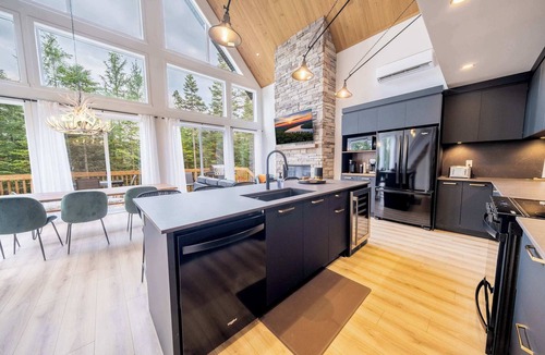 Shannon Ski Chalet | Spa & Modern Comfort | Le Norvegien
