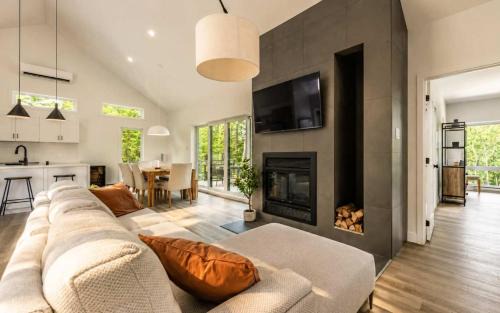 Argenteuil Regional County Municipality Ski Chalet | Spa Pool & Sauna - Le Montagnard
