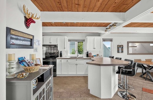 Beaupre Ski Chalet | Spa & Pool | The Perch