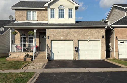 Kingston Apartment | Spacious 1 bedroom basement suite with free parking near CFB, RMC & Downtown.