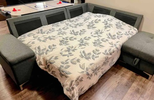 Kingston Apartment | Spacious 1 bedroom basement suite with free parking near CFB, RMC & Downtown.