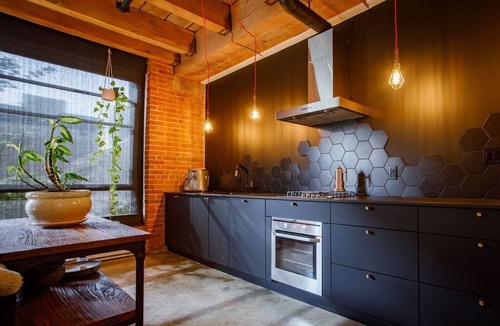 Chinatown Apartment | Spacious 1200sqft Gastown Loft with Parking