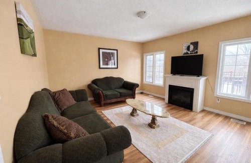Brampton House | Spacious 2-Bed Suite with Private Bath, Mini Fridge, TV & Walk-In Closet in Brampton Shared Home - 4 Baths, Full Kitchen, WiFi, Laundry & Deck - Near GO Station, Great for Groups!