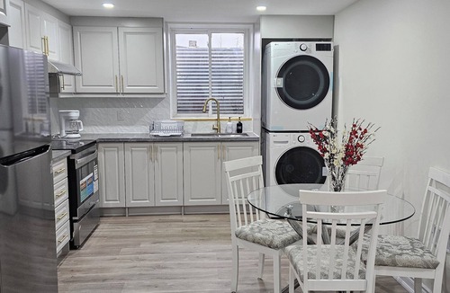 Ayr Apartment | Spacious 2BR 2WR Suite/2 Car Parking/Sleeps 6