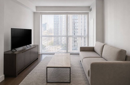Toronto Entertainment District Hotel | Spacious 2BR City Stay Near CN Tower & Scotiabank Arena