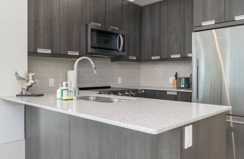 Central Waterfront Apartment | Spacious 2BR Harbourfront Stay in Downtown Toronto