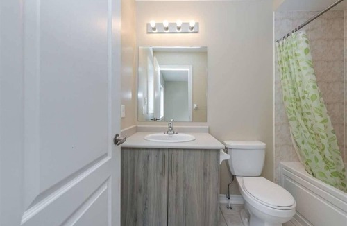 Essa House | Spacious 3-4 Bdrm New Town Home