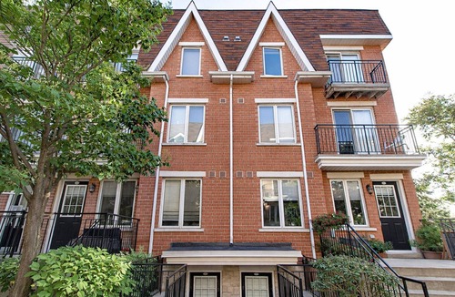 Parkdale House | Spacious 3 Bdrm Townhome in Liberty Village