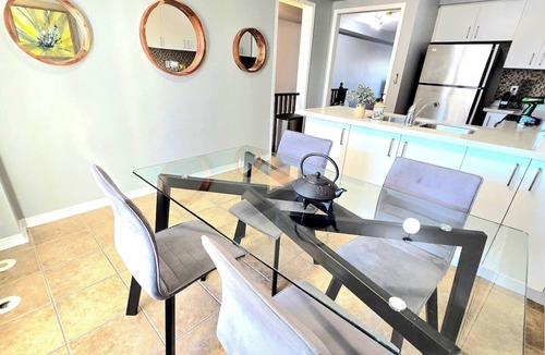 Cooksville House | Spacious 3 Bed, 3 Bath, Close to Square One, Parking, Work Desk