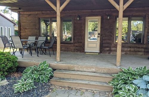 Turkey Point Cottage | Spacious 3 Bedroom Cabin by the lake Sleeps 6