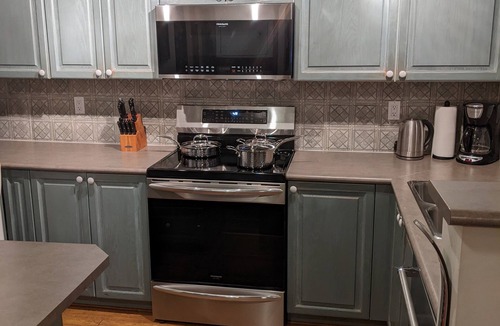 Village North House | Spacious 3 Bedroom Townhouse in Prime Village Location w. Private Hot Tub
