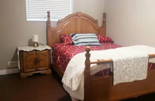 LaSalle House | Spacious 3BR Basement Suite | Near 5min Gordie Howe Bridge | Families & Groups
