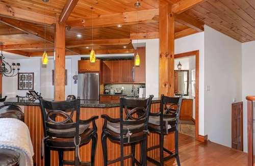 Craigleith House | Spacious 3BR Home w/Hot Tub, Parking & Pool Access