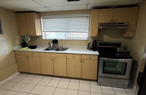 Killarney House | Spacious 3BR East Van Stay | Sleeps 6