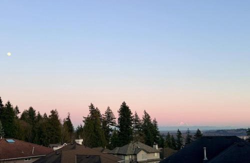 Coquitlam House | Spacious 3BR Family Home in Quiet Coquitlam