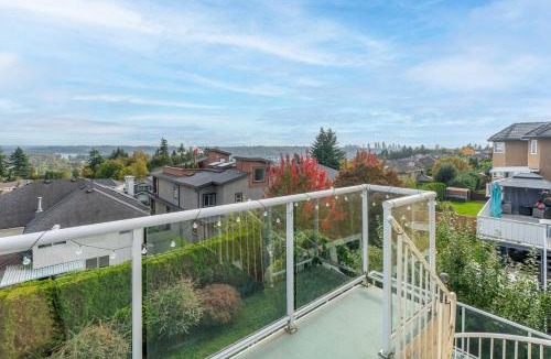 Coquitlam House | Spacious 3BR Family Home in Quiet Coquitlam