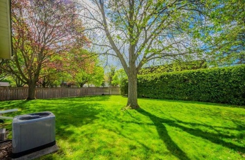 Waterloo House | Spacious 3BR Home in Waterloo,Free Parking,Private Backyard,Family&Pets Friendly