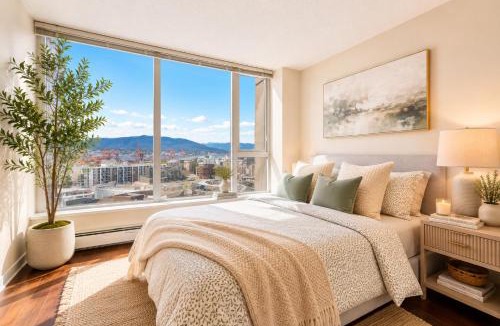 Crosstown Apartment | Spacious 3BR in Crosstown Steps to Gastown Chinatown and Seawall