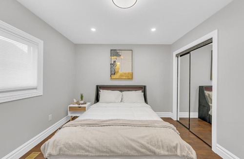 LaSalle Apartment | Spacious 3BR Near Ambassador & Gordie Howe Bridges