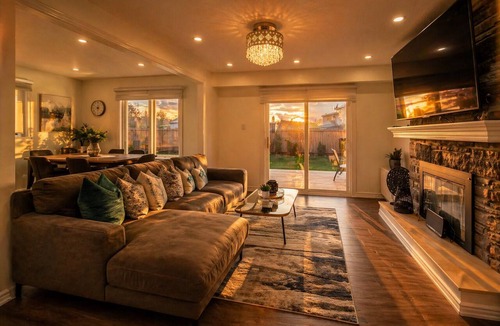 West Hill Apartment | Spacious 3BR Villa in Scarborough Prime Location