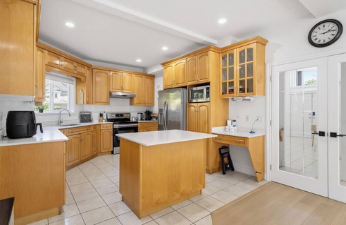 Fleetwood Apartment | Spacious 4-bedroom apartment + den home in Surrey