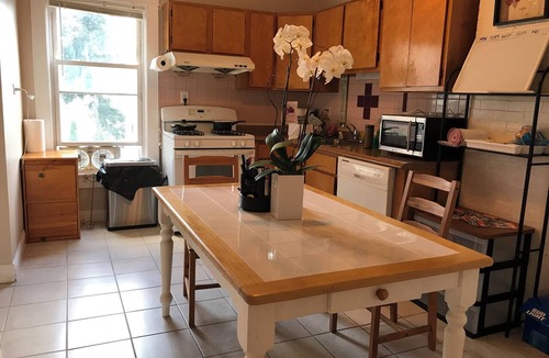 Jones Hill Apartment | Spacious 4 bedroom apartment in adorable Boston with Central AC