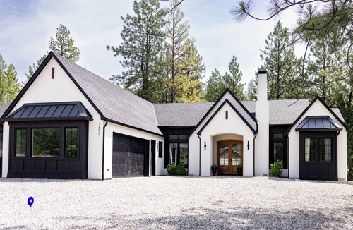 Grand Forks House | Spacious 4-bedroom Luxury Retreat