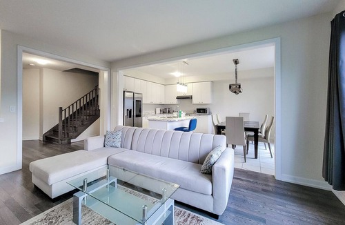 Caledonia House | Spacious 4-bedroom house with AC in welcoming Caledonia
