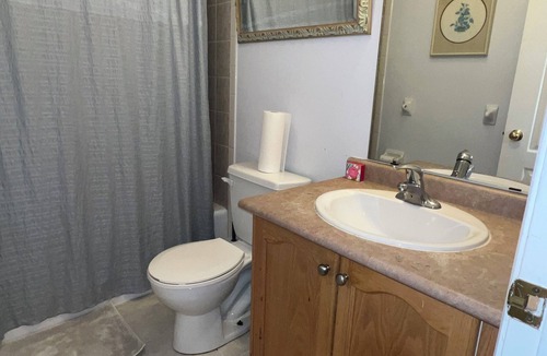 Brampton House | Spacious 4-bedroom townhome in enchanting Brampton with AC, WiFi
