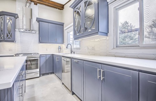 King House | Spacious 5-Bedroom Home Near Toronto - Huge Backyard & Patio - BBQ & Fire Pit