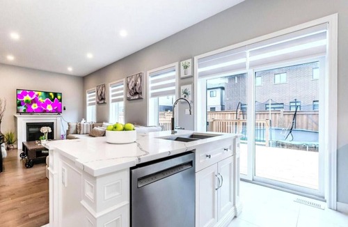 Kitchener Villa | Spacious 5-bedroom villa in perfect Kitchener with AC