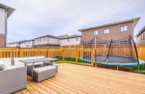 Kitchener Villa | Spacious 5-bedroom villa in perfect Kitchener with AC