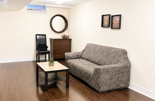 Meadowvale Village House | Spacious Affordable Private Suite| Ensuite Bath | Free Parking | Pearson Airport