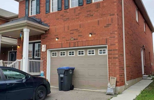 Brampton House | Spacious and Luxurious Apartment (BSMT) Close to Airport