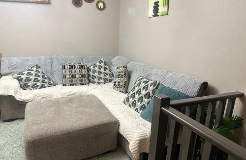 Airdrie House | Spacious Bedroom-Near Airport YYC