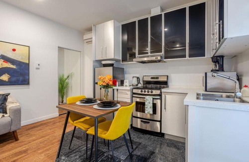 Downtown Montreal Apartment | Spacious Bishop Apartment –Prime Downtown Stay