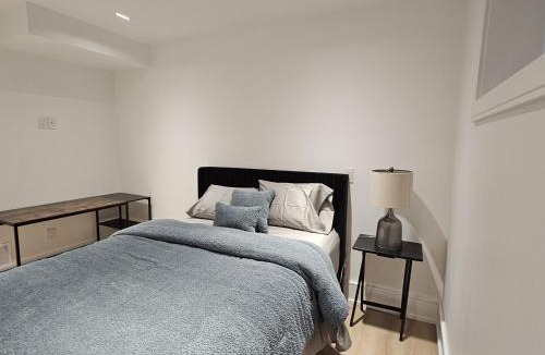 Milton Apartment | Spacious Bright 9ft Ceiling with Private Entrance
