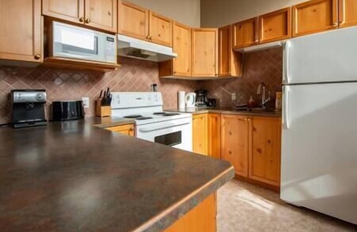 Fernie House | Spacious condo with Fireplace BBQ, Deck, Views