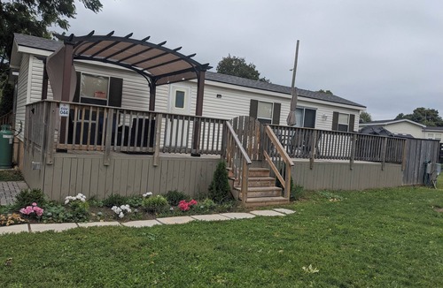 Sherkston Cottage | Spacious Corner Lot Cottage @ Sherkston Shores